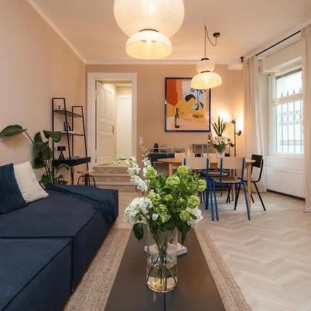 Arbio I Artsy Oasis *